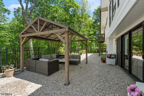 9 Hilltop Road Kinnelon NJ 07405