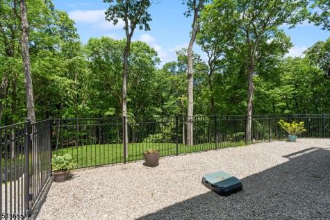 9 Hilltop Road Kinnelon NJ 07405