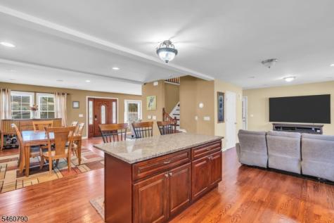 576 Richfield Avenue Kenilworth NJ 07033