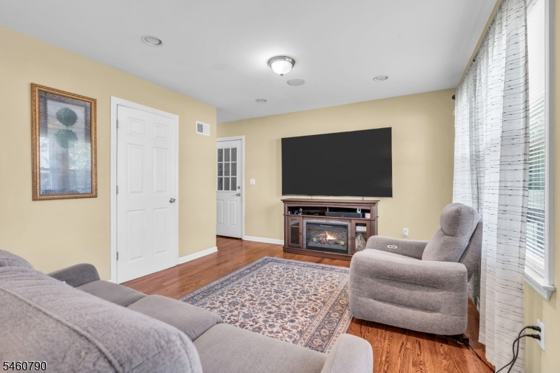 576 Richfield Avenue Kenilworth NJ 07033