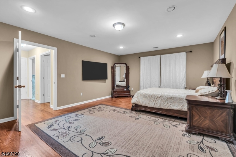 576 Richfield Avenue Kenilworth NJ 07033