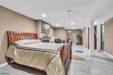 576 Richfield Avenue Kenilworth NJ 07033
