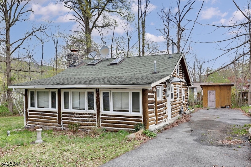 10 Echo Lane West Milford NJ 07480