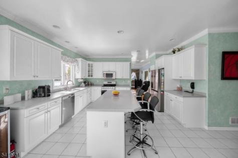 6 Breanne Court East Hanover NJ 07936