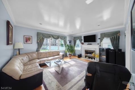 6 Breanne Court East Hanover NJ 07936