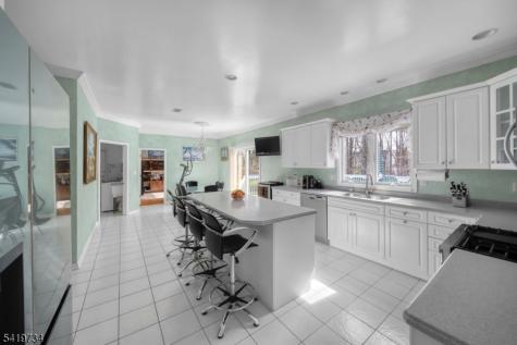 6 Breanne Court East Hanover NJ 07936