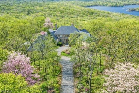 29 Hilltop Road Kinnelon NJ 07405