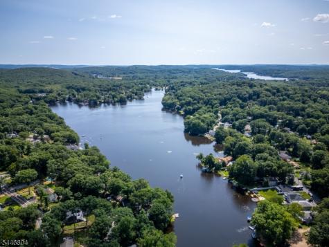 2 Algonquin Trail Jefferson NJ 07885