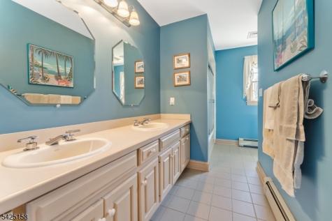 95 Pleasant Run Road Readington NJ 08822