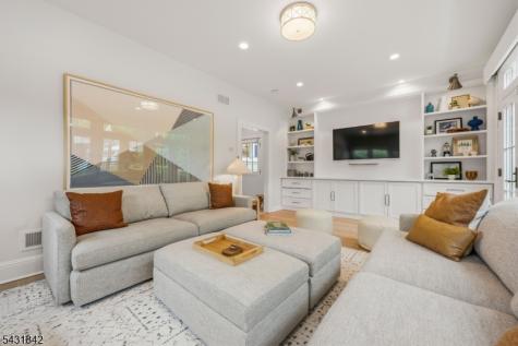 16 Oakview Avenue Maplewood NJ 07040
