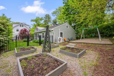 16 Oakview Avenue Maplewood NJ 07040