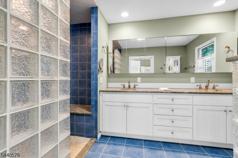 30 Oakdale Avenue Hopatcong NJ 07821