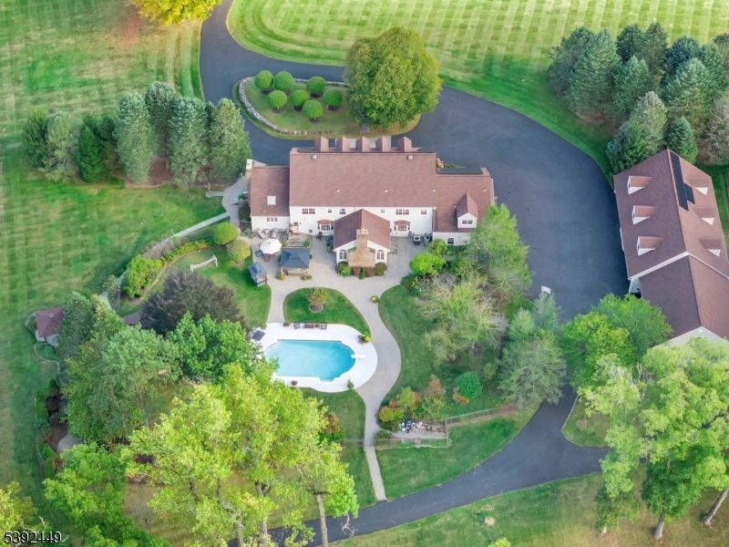 37 Pequest Road Green NJ 07821