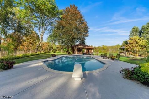 37 Pequest Road Green NJ 07821