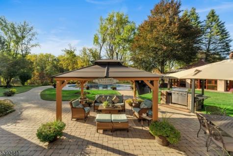 37 Pequest Road Green NJ 07821