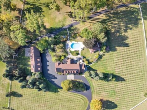 37 Pequest Road Green NJ 07821
