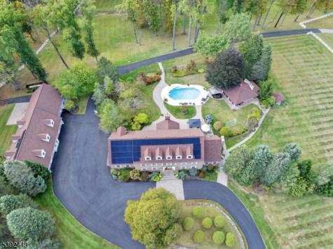 37 Pequest Road Green NJ 07821