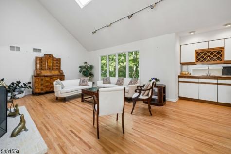 15 Manchester Court Morris NJ 07960