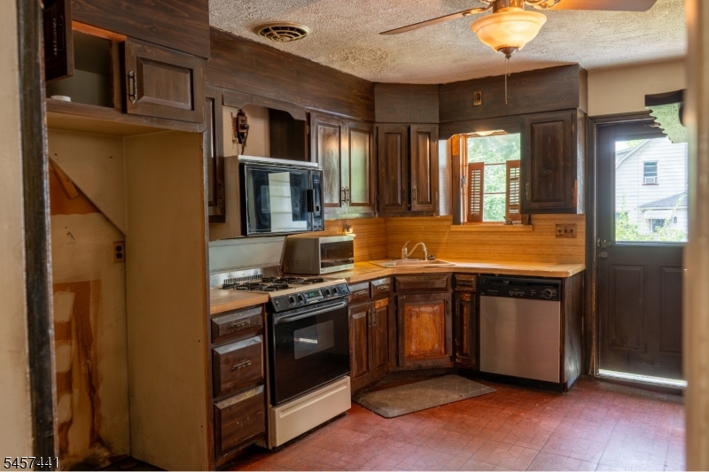 10 Moore Place Nutley NJ 07110