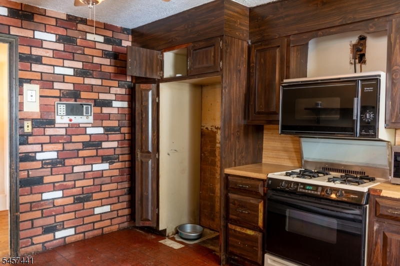 10 Moore Place Nutley NJ 07110