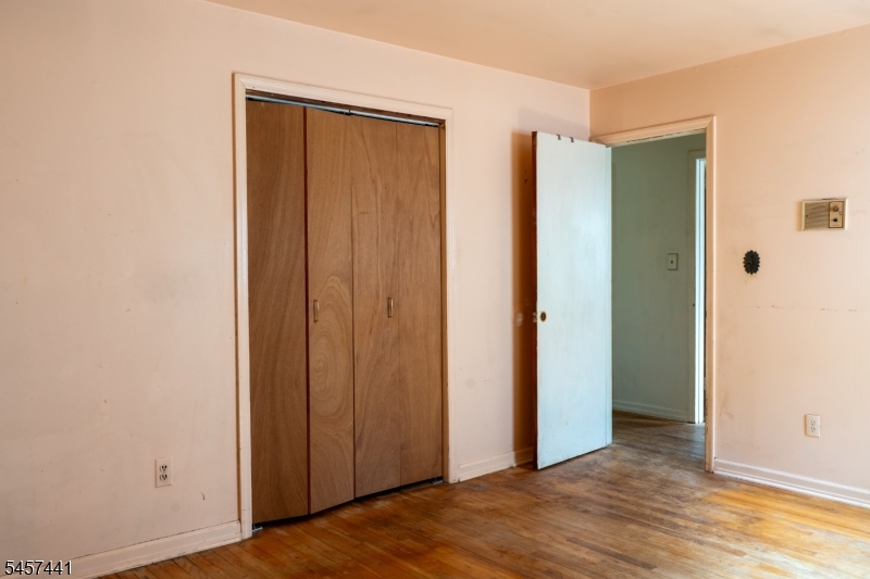 10 Moore Place Nutley NJ 07110