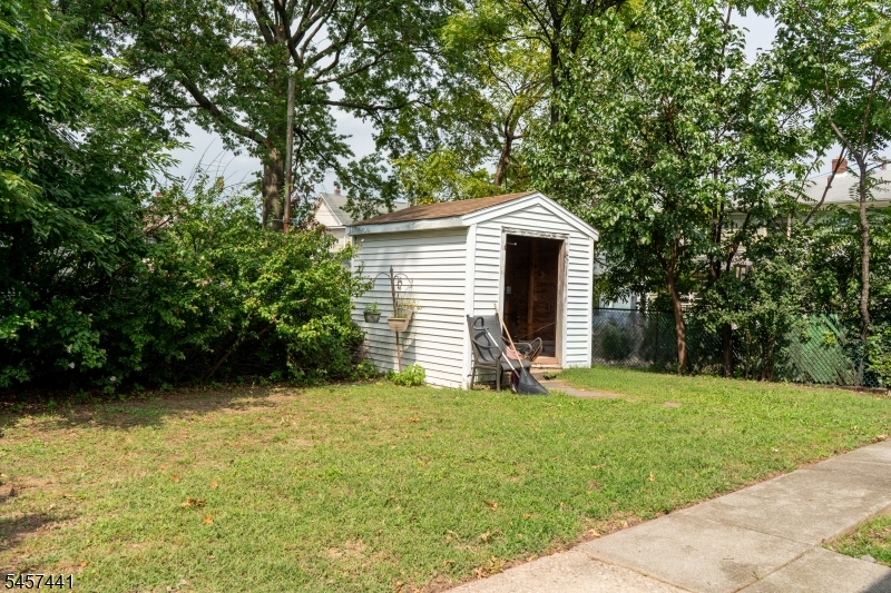 10 Moore Place Nutley NJ 07110