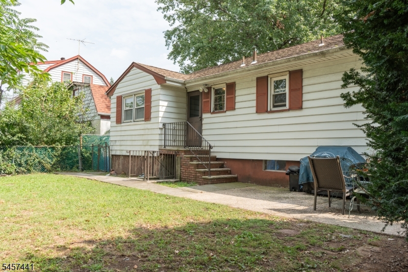 10 Moore Place Nutley NJ 07110
