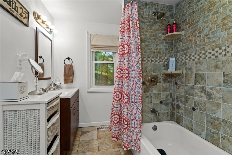 8 Lake View Drive S. Vernon NJ 07419