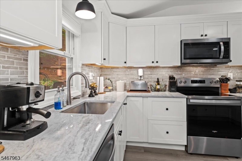 8 Lake View Drive S. Vernon NJ 07419