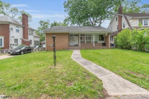 86 88CHANCELLOR Avenue Newark NJ 07112