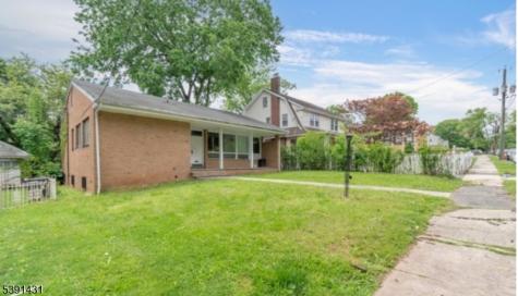 86 88CHANCELLOR Avenue Newark NJ 07112