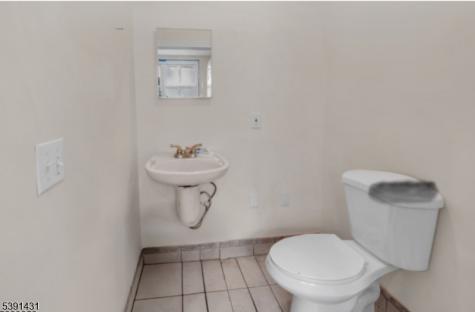 86 88CHANCELLOR Avenue Newark NJ 07112