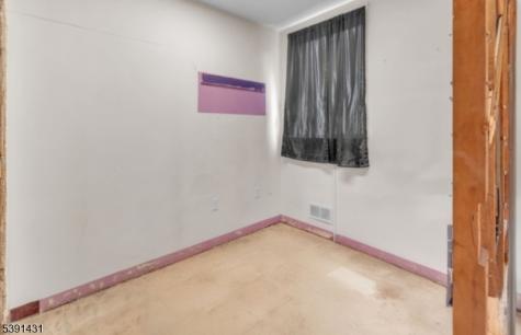 86 88CHANCELLOR Avenue Newark NJ 07112