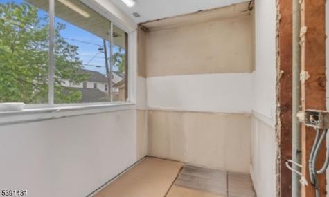 86 88CHANCELLOR Avenue Newark NJ 07112