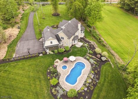 33 Still Hollow Road Tewksbury NJ 08833