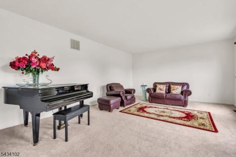 27 Music Mountain Boulevard West Amwell NJ 08530