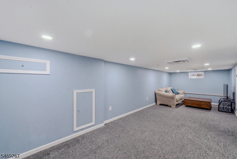 33 Hillside Drive Totowa NJ 07512