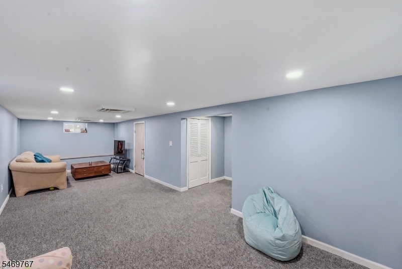 33 Hillside Drive Totowa NJ 07512