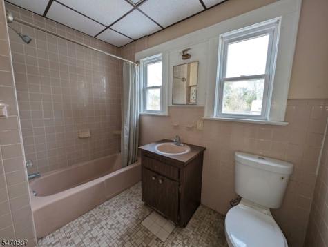 7 Whitman Avenue East Orange NJ 07017