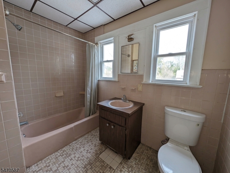 7 Whitman Avenue East Orange NJ 07017