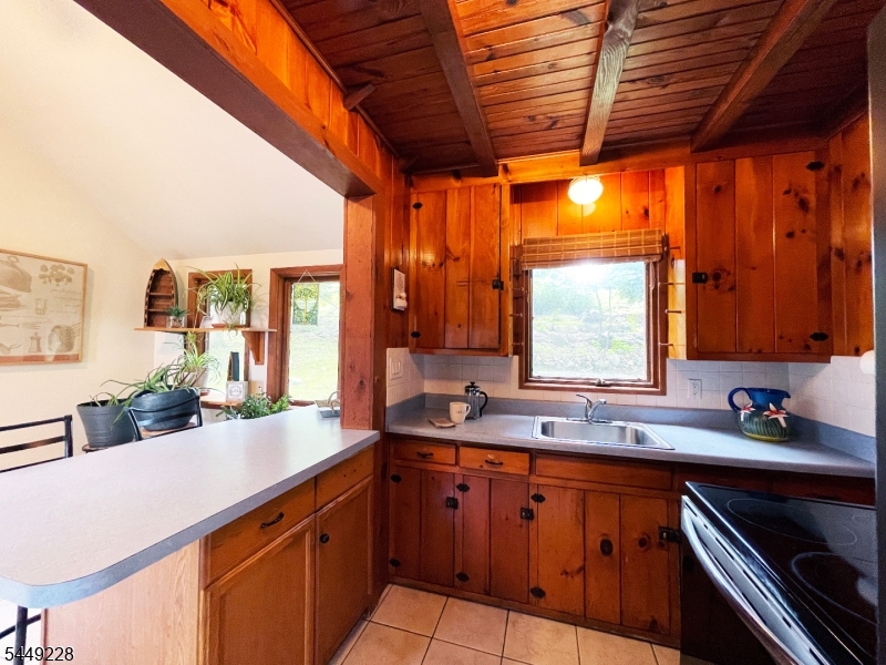 16 Lakeview Road Hopatcong NJ 07843