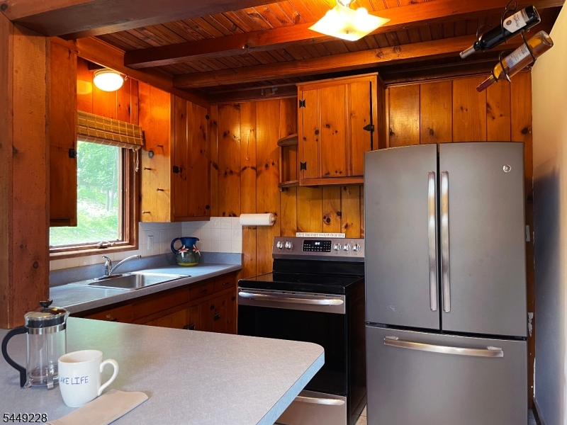 16 Lakeview Road Hopatcong NJ 07843