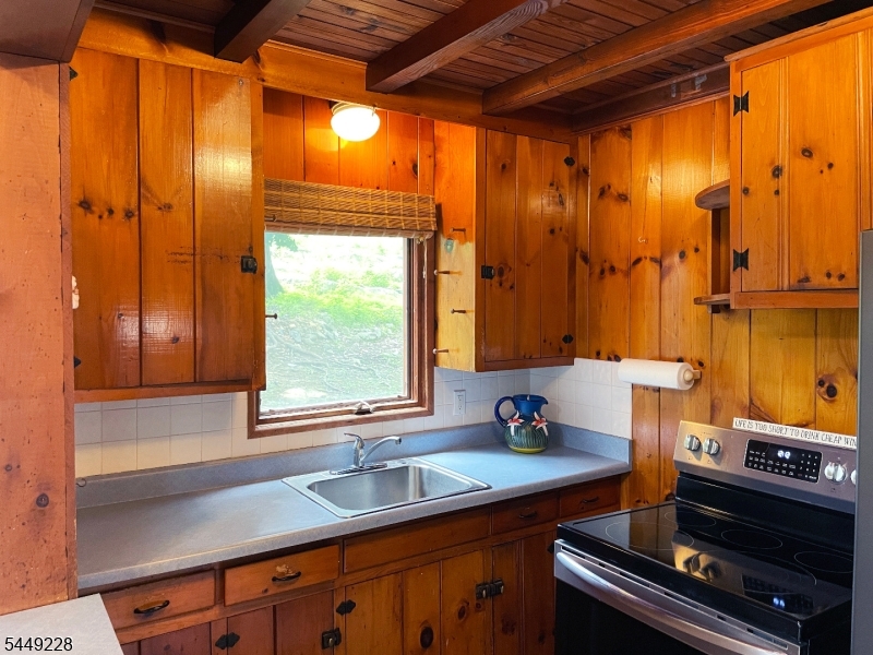16 Lakeview Road Hopatcong NJ 07843
