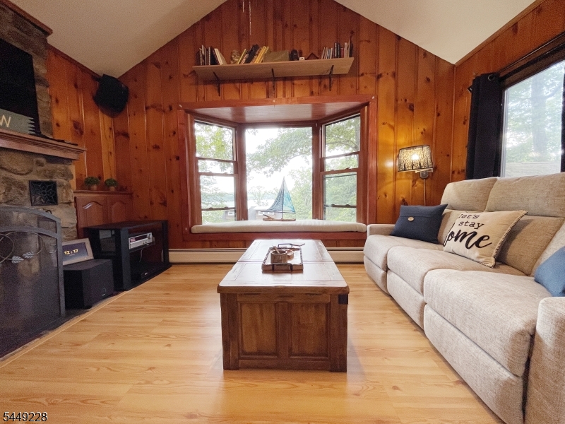 16 Lakeview Road Hopatcong NJ 07843
