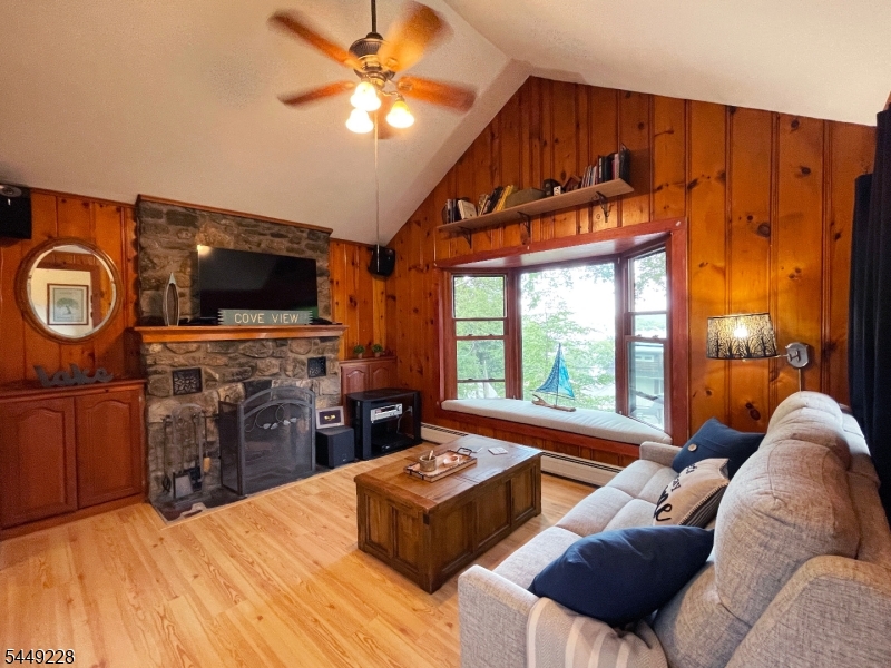16 Lakeview Road Hopatcong NJ 07843