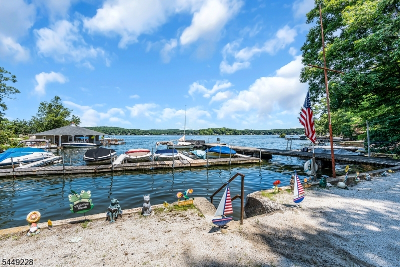 16 Lakeview Road Hopatcong NJ 07843