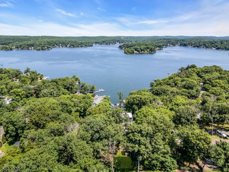16 Lakeview Road Hopatcong NJ 07843