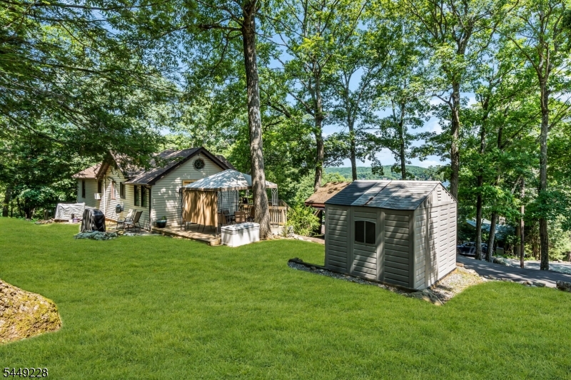 16 Lakeview Road Hopatcong NJ 07843