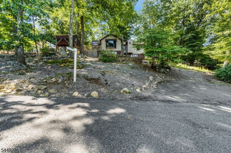 16 Lakeview Road Hopatcong NJ 07843