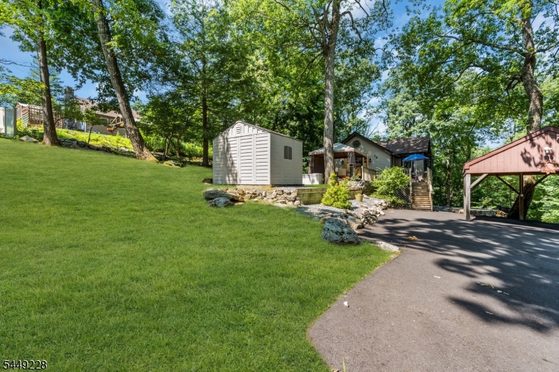 16 Lakeview Road Hopatcong NJ 07843